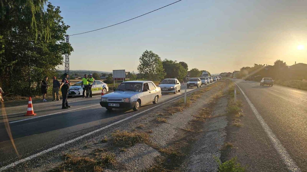 Taşköprü'de çarpışma: şarampole devrilen araçta iki yaralı