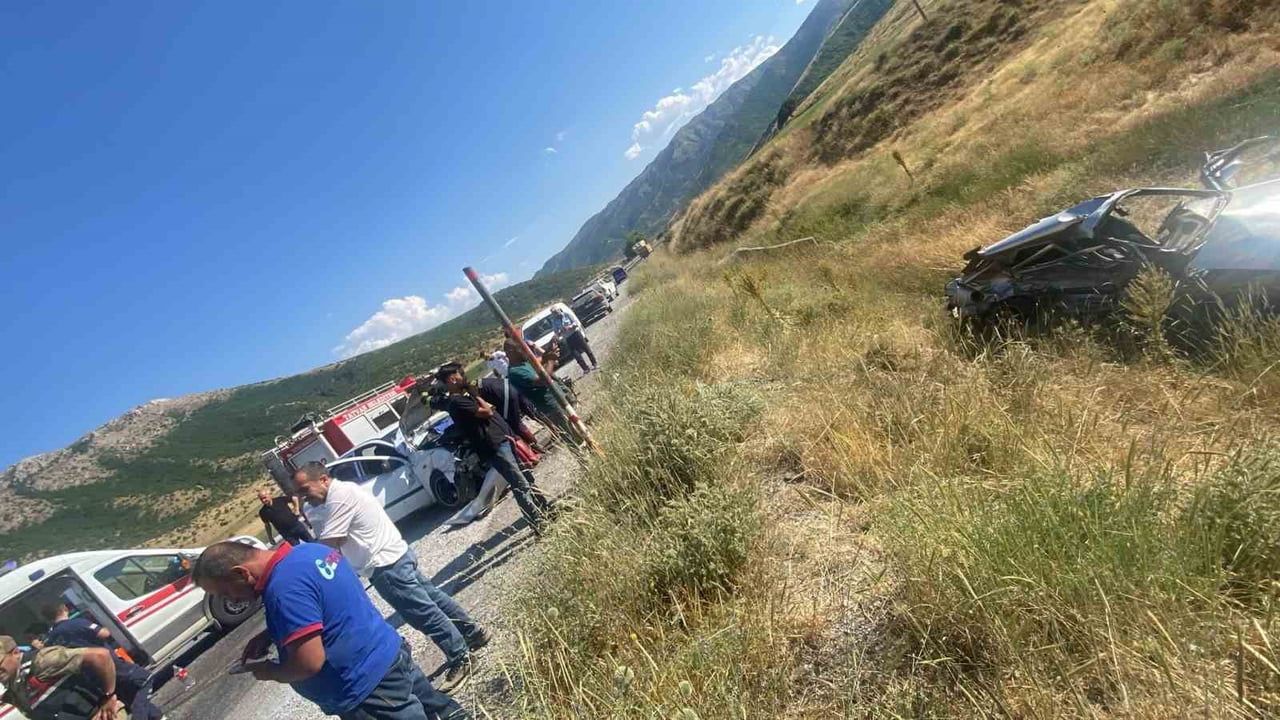 Tatvan'da D-300'de çarpışma: iki ağır, dört hafif yaralı