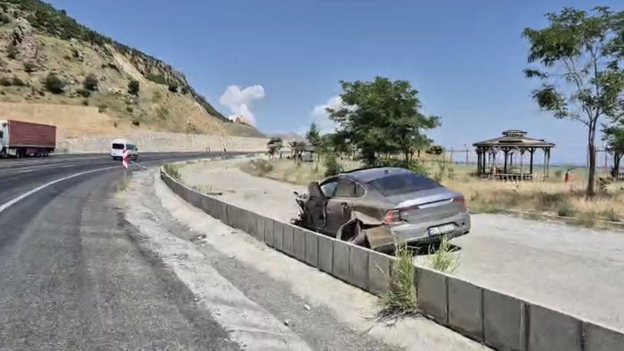 Tatvan'da zincirleme trafik kazasında 5 kişi yaralandı