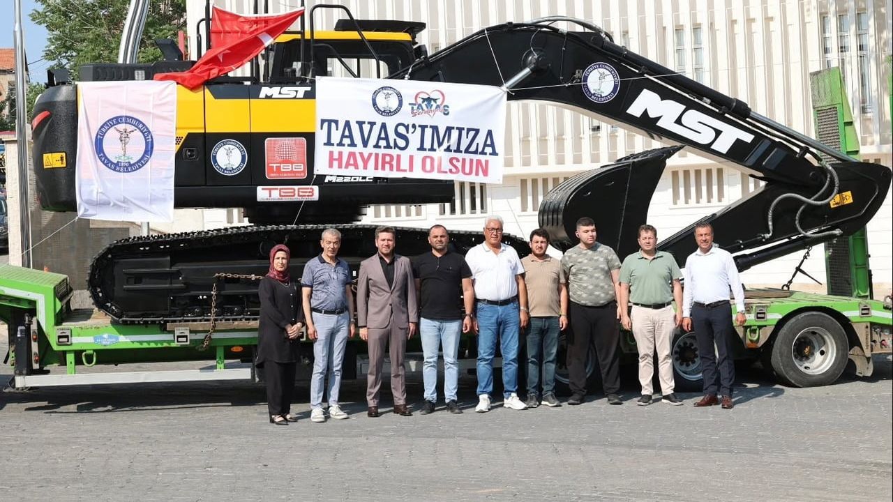 Tavas belediyesine 22 tonluk ekskavatör kazandırıldı