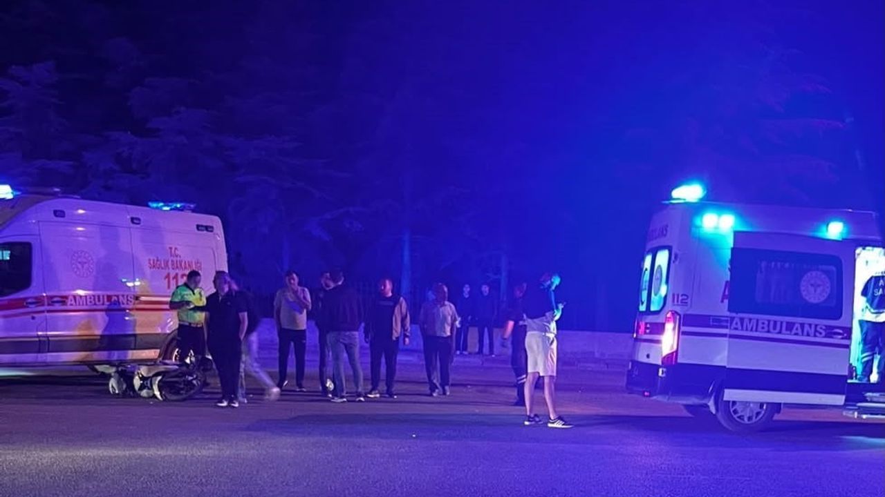Tavşanlı’da kavşakta iki motosiklet çarpıştı: 3 yaralı