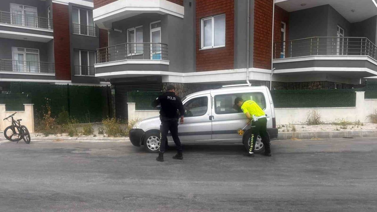 Tavşanlı'da sokak kavşağında çarpışma: minik bisiklet sürücüsü yaralandı