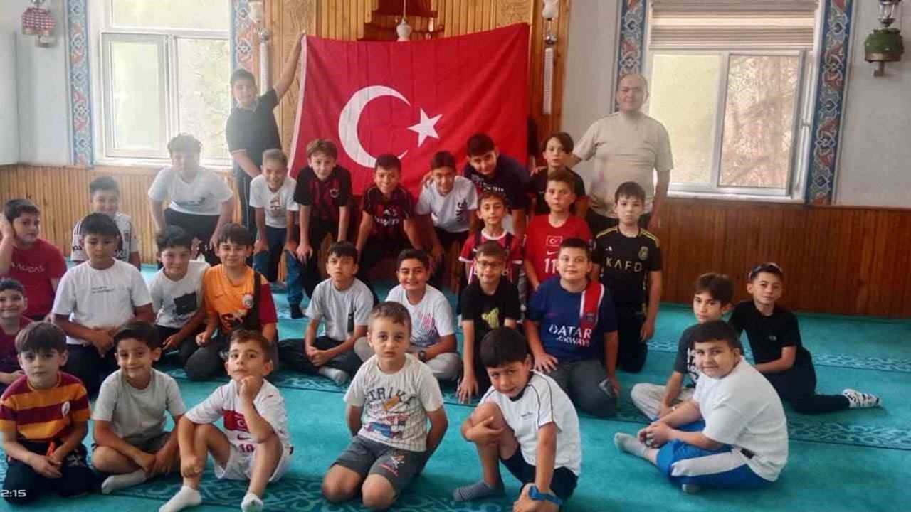 Tavşanlı’da yaz Kur’an kurslarında 15 Temmuz ruhu yaşatıldı