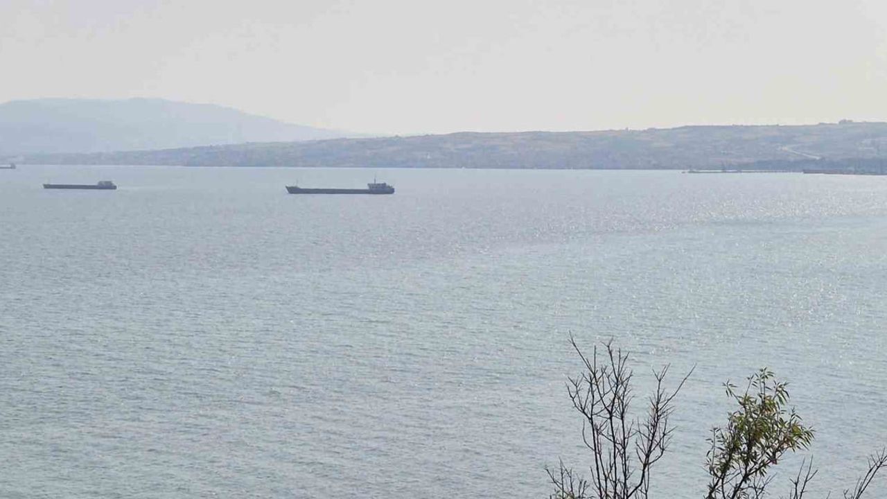 Tekirdağ'da dalga tehlikesi: Saray sahillerinde üç günlük yüzme yasağı