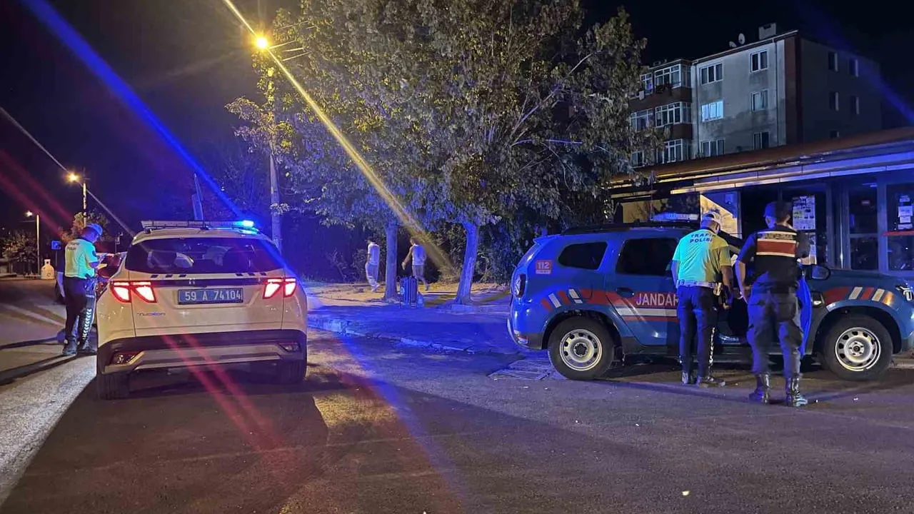 Tekirdağ'da jandarmadan kaçan sürücü Çorlu girişinde yakalandı