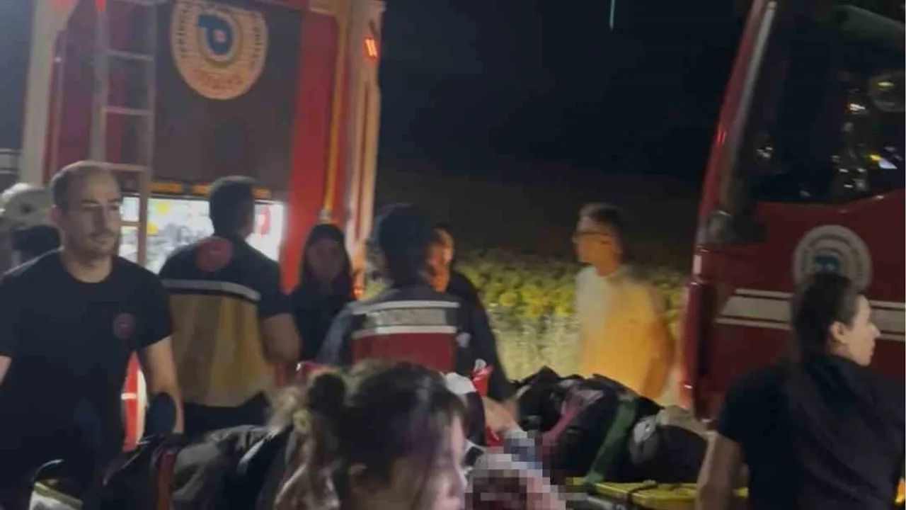 Tekirdağ’da otomobil beton bloğa çarpıp tarlaya devrildi: 3’ü çocuk 5 yaralı