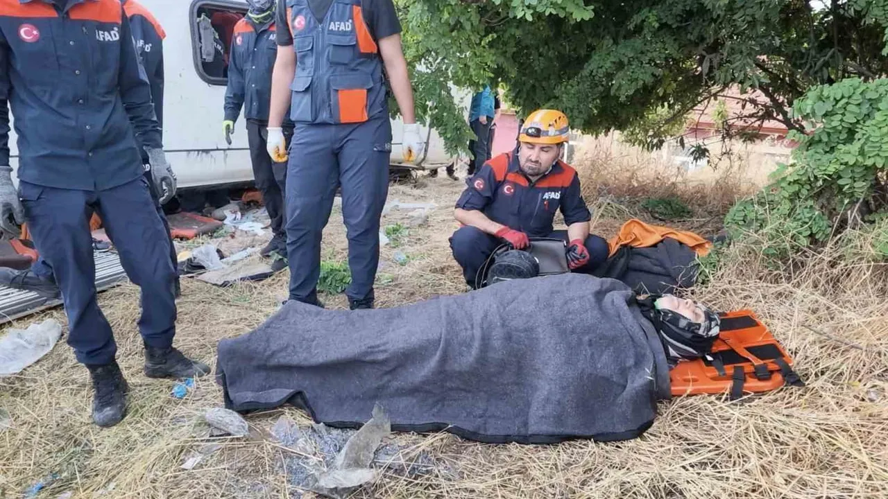 Tekirdağ'dan Kayseri'ye giden yolcu otobüsü kaza yaptı