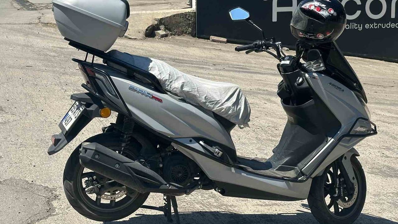 Tekkeköy'de motosiklet ile iş makinesi taşıyan tır çarpıştı: 1 yaralı