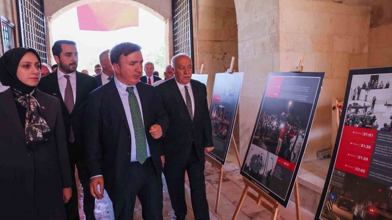 Tercan'da 15 Temmuz fotoğraf sergisi açıldı