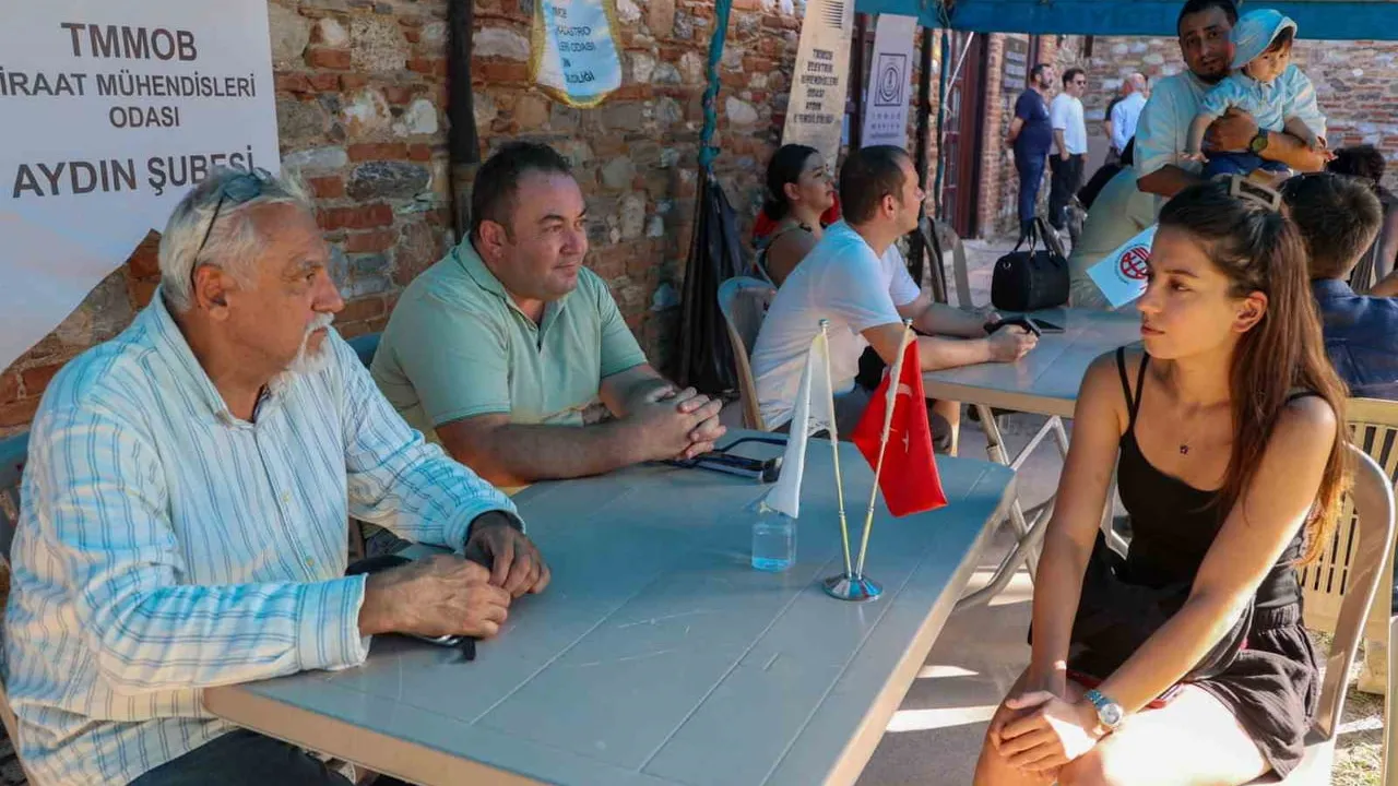 Tercih döneminde yüz yüze rehberlik: Efeler'de meslek tanıtım günleri başladı