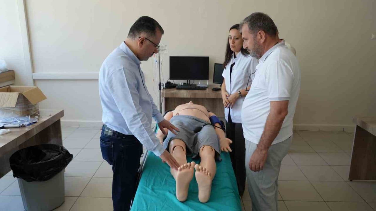 Tıp fakültesi ek hizmet binasında ihtiyaç odaklı saha incelemesi yapan rektör