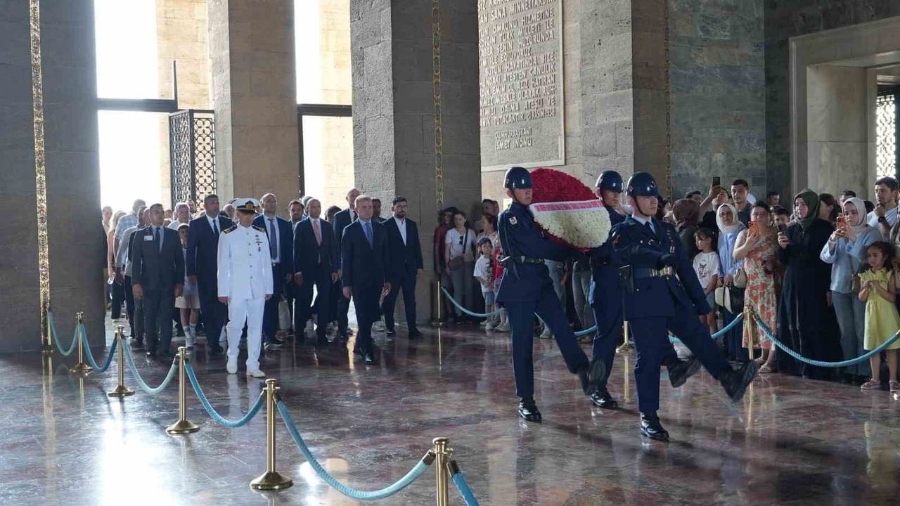 TÖFSAD'ın ilk resmi etkinliği Anıtkabir'de gerçekleştirildi