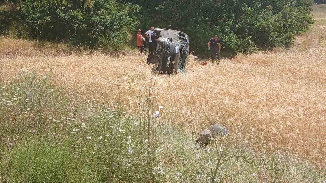 Tokat'ta Niksar-Ünye karayolunda hafif ticari araç takla attı: 5 yaralı