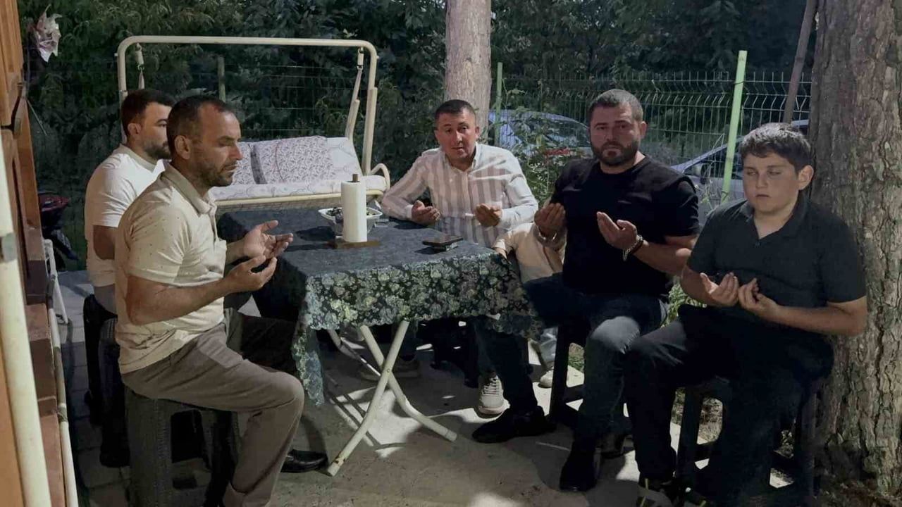 Tokat'ta yüzük merasimine keneyle katılan besici keneyi merasim sonrası hastanede aldırdı