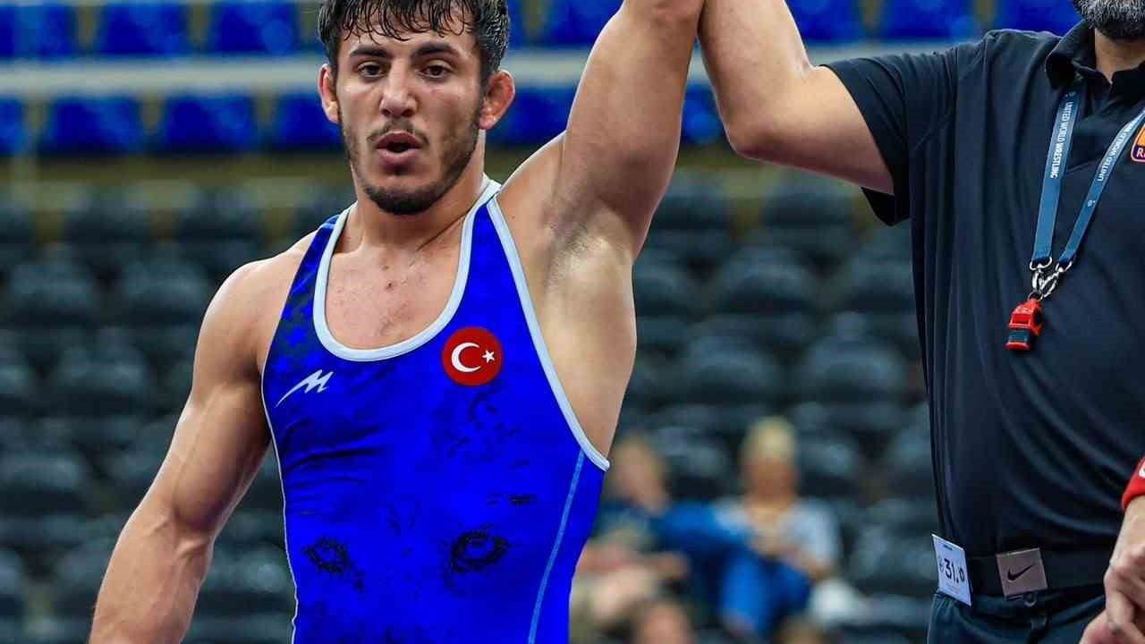 Tolga Özbek'ten gümüş, Alperen Atar'dan bronz madalya