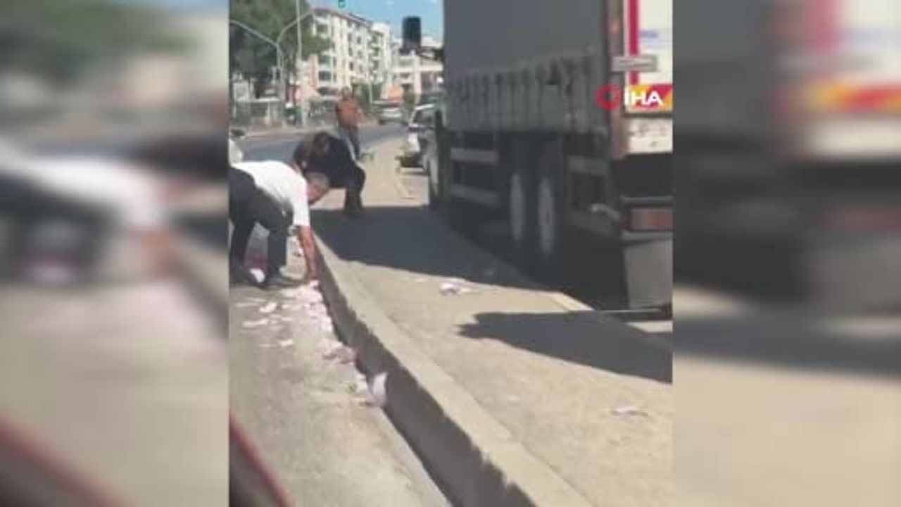 Torbalı'da rüzgarda savrulan desteler trafiği durdurdu