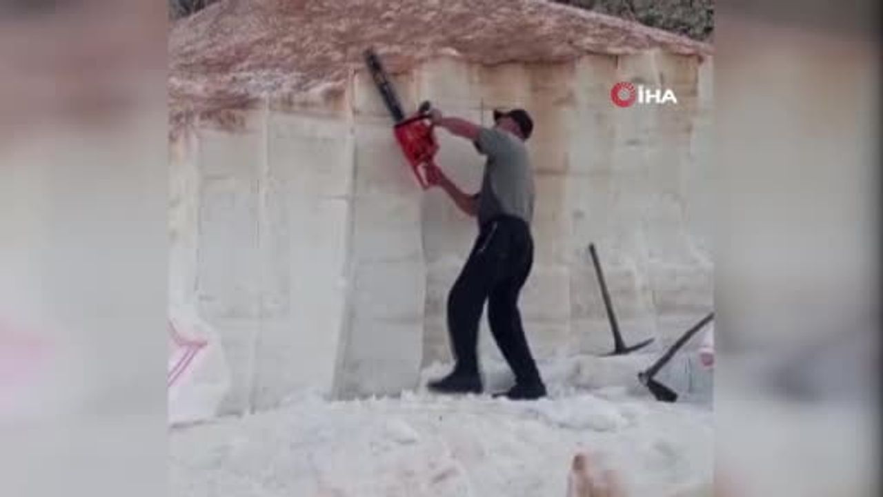 Toroslar'dan getirilen karla 14 yaşında karlama satan öğrenci ilgi odağı
