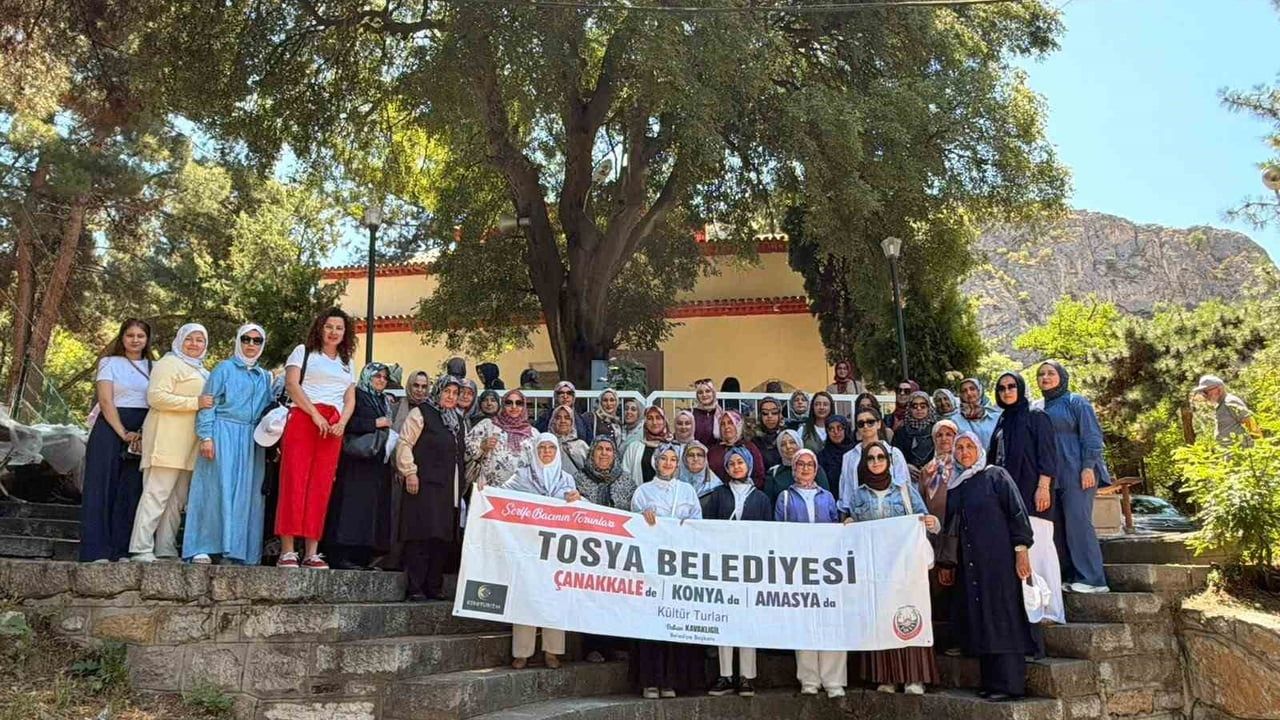 Tosya’da bin 600 kişi ücretsiz turla Amasya’yı gezdi