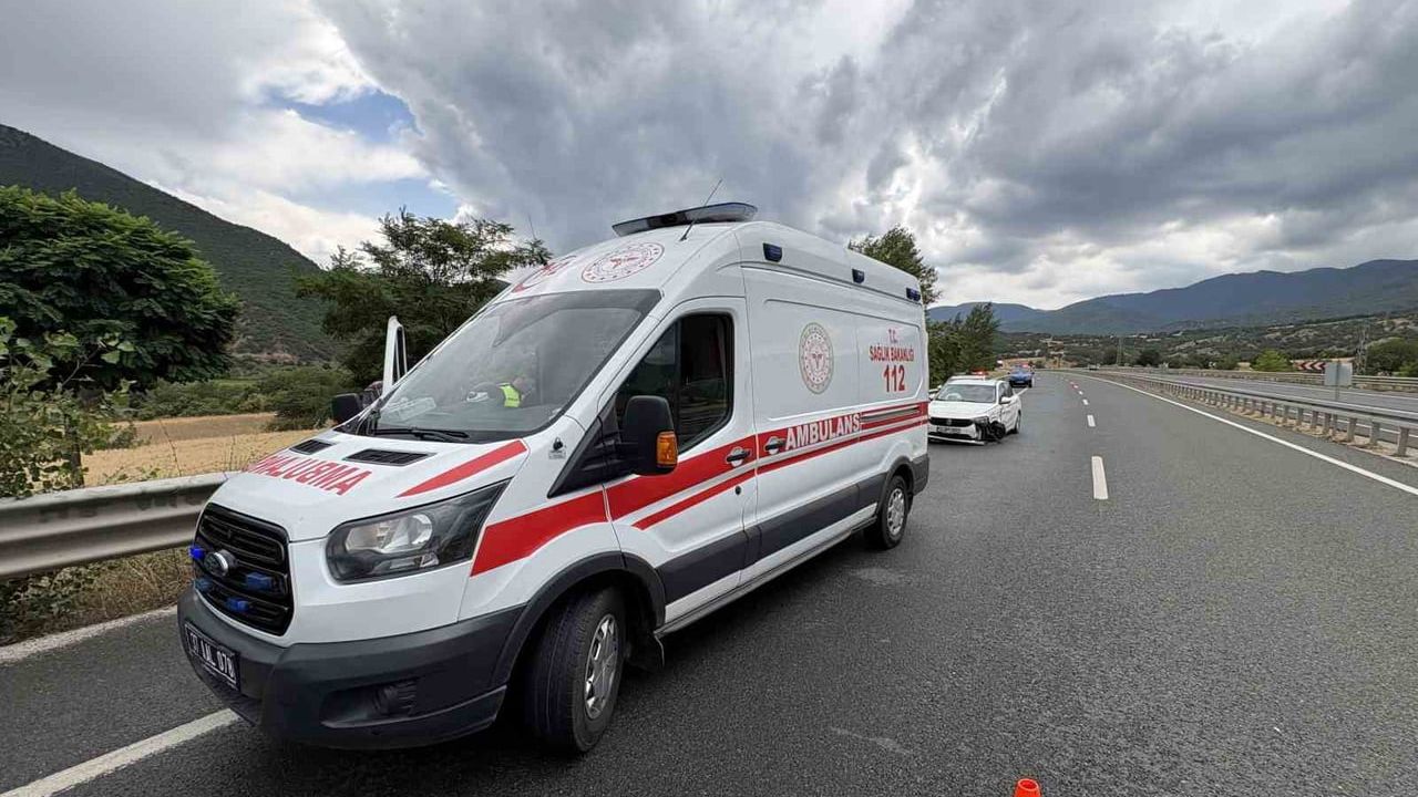 Tosya'da yağış kaynaklı iki trafik kazasında 5 kişi yaralandı