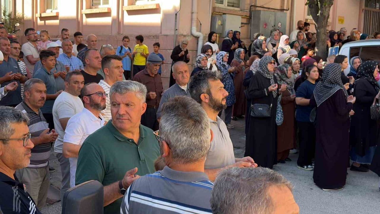 Tosya'dan 19 gönül yolcusu dualarla kutsal topraklara uğurlandı