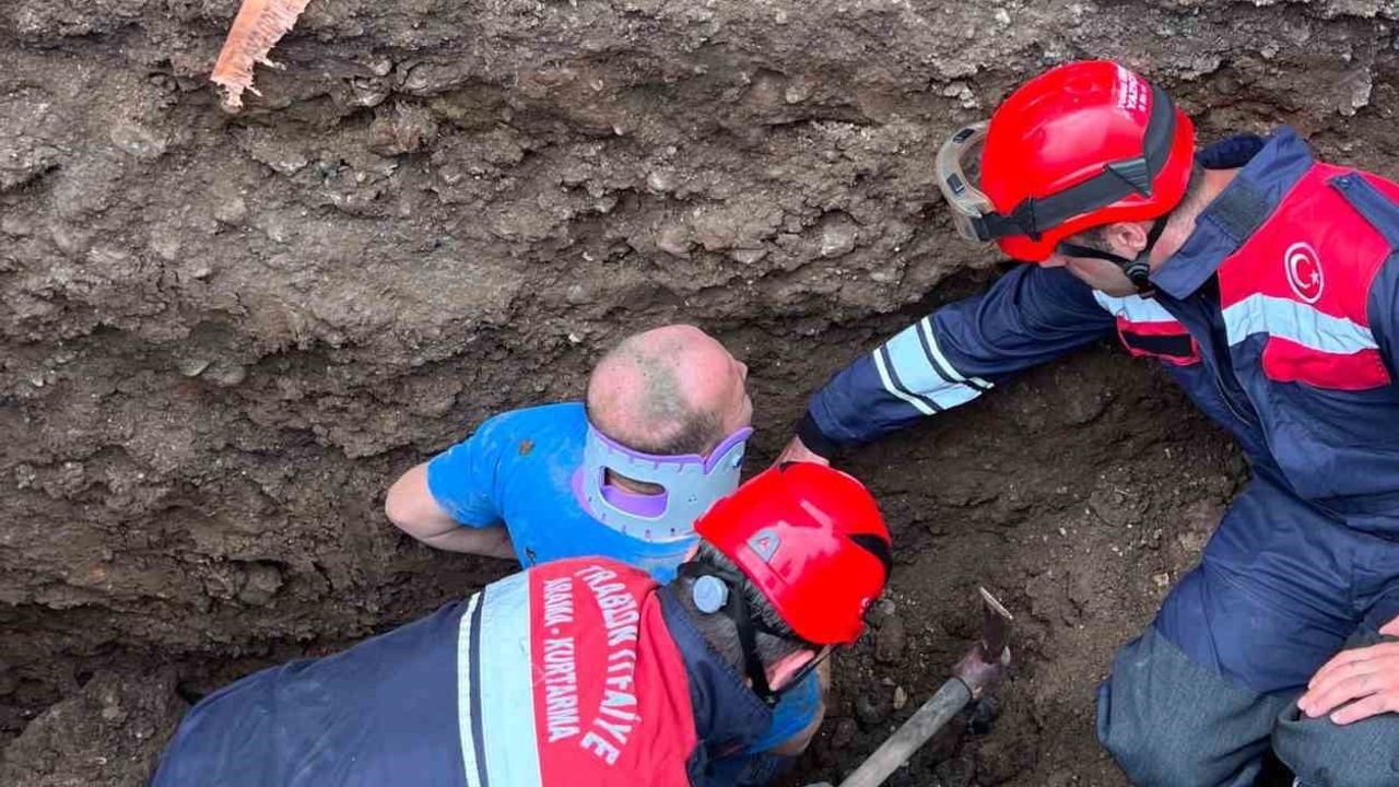 Trabzon'da belden aşağısı toprak altında kalan işçi itfaiye ekipleri tarafından kurtarıldı