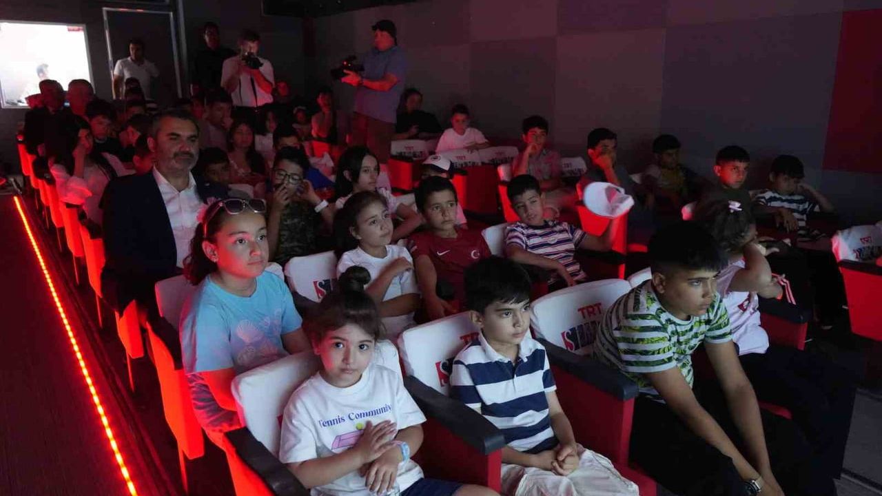 TRT sinema tırı Kırıkkale'de çocuklarla buluştu