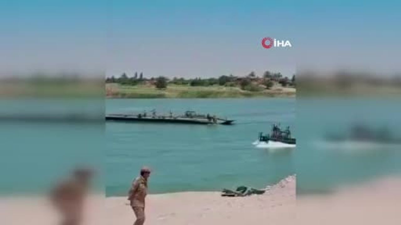 TSK ve Suriye ordusu Deyrizor'da Fırat Nehri üzerinde yüzer köprü inşa etti