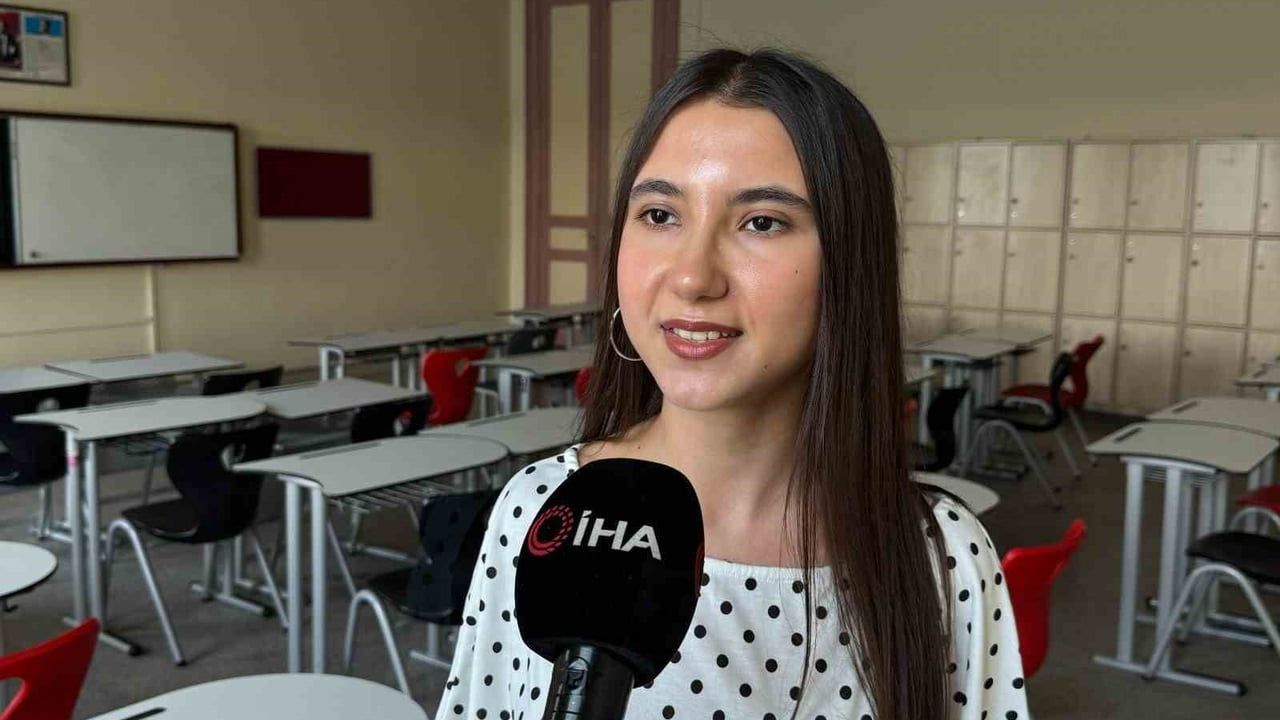 Tuğsem Bahar 500 tam puanla AYT eşit ağırlık birincisi oldu