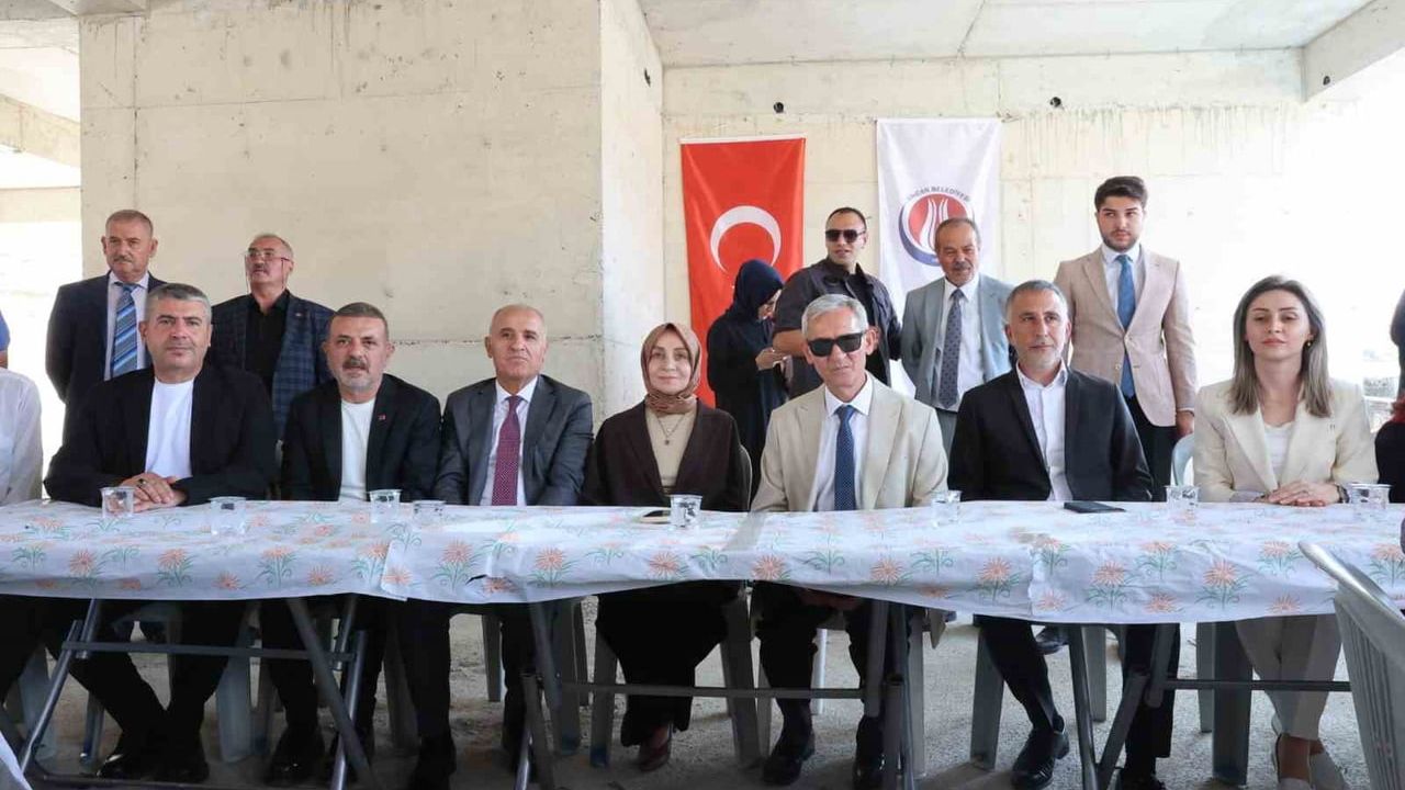 Tümözder öncülüğünde inşaat alanında aşure paylaşımı