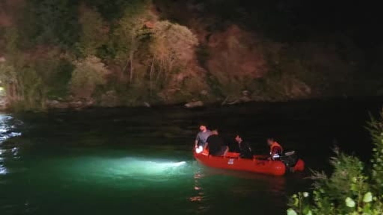 Tunceli'de uçurumdan yuvarlanan araç Munzur Nehri'ne düştü: 2 yaralı