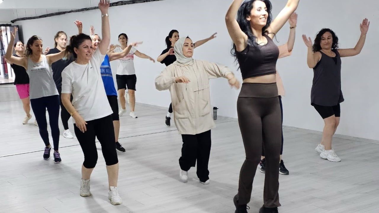 Turgutlu’da kadınlara özel zumba ve pilates kursları başladı