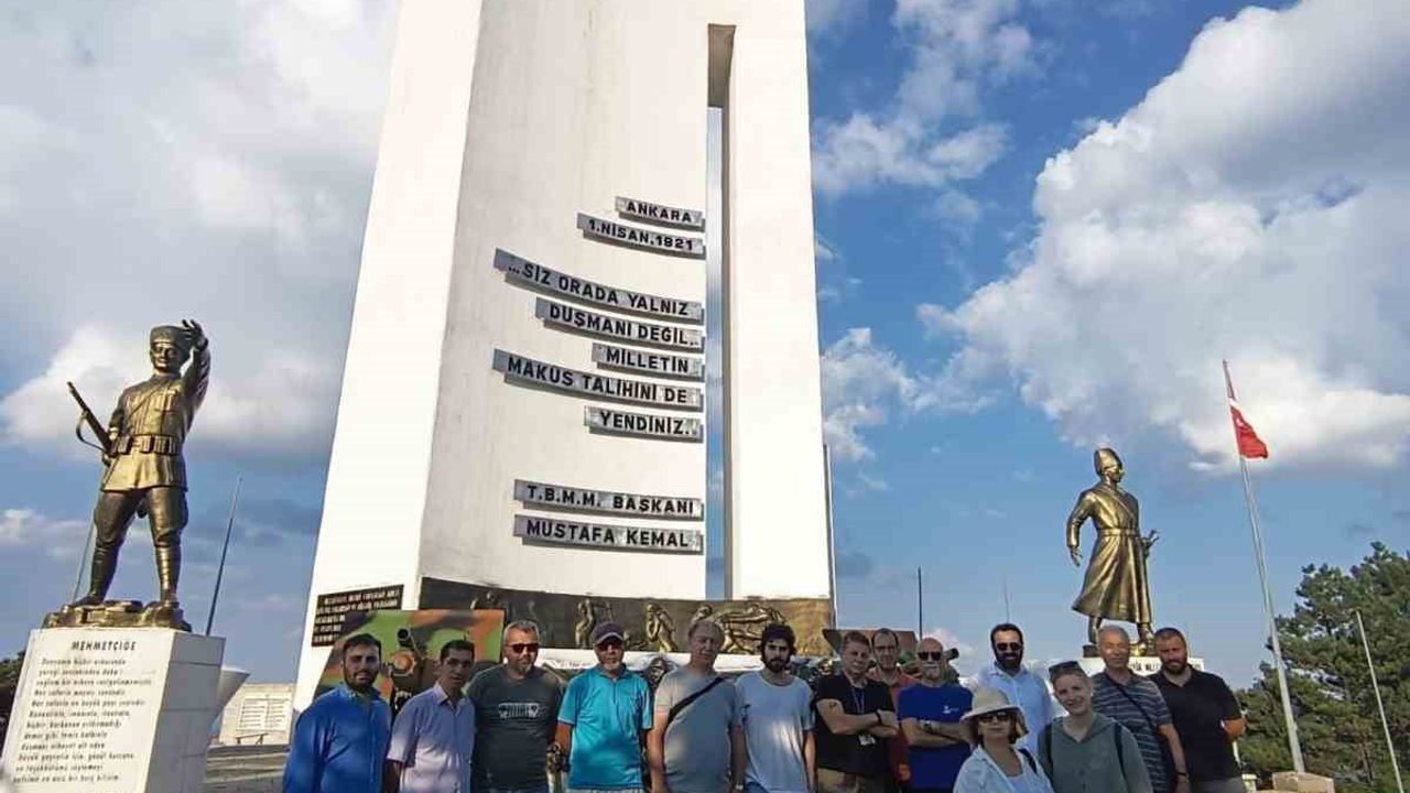 Turist rehberleri İnönü sahalarını ve Metristepe'yi Bilecik'te gezdi