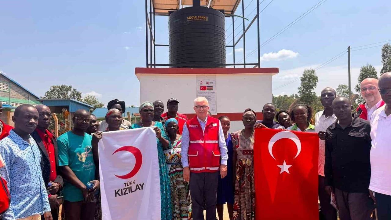 Türk Kızılayı'ndan Kenya'ya güneşle akan umut: 25 bin kişiye temiz su