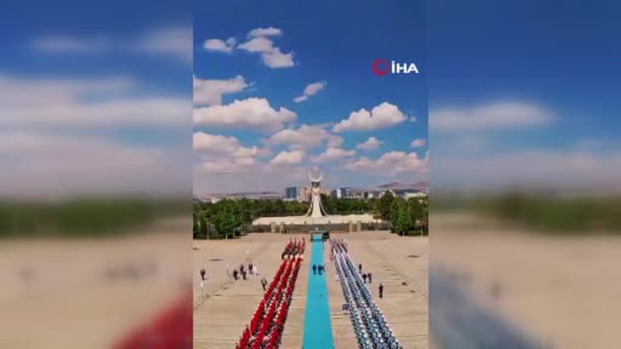 Türk Yıldızları'nın selamlama uçuşu: MSB'den disiplin, planlama ve koordinasyon vurgusu