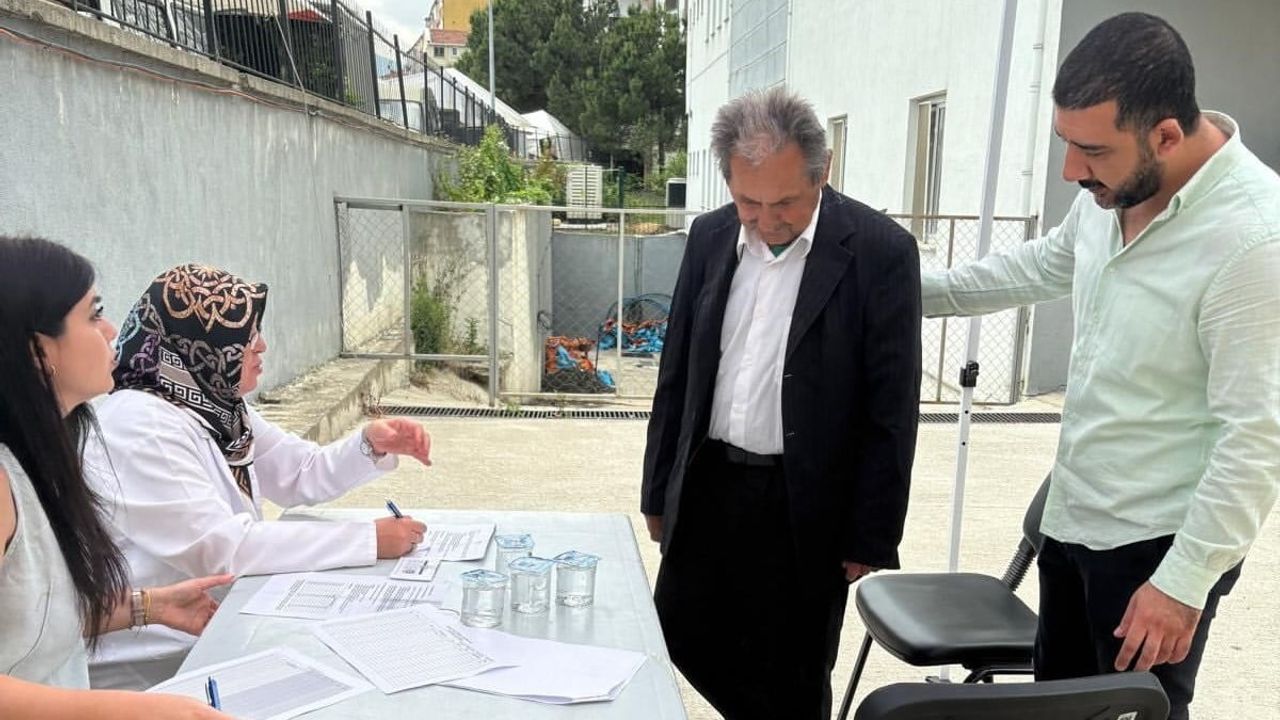 Türkeli'de 'Hareket Yaşını Öğren, Sağlıklı Yaşa' kampanyası kapsamında bilgilendirme standı kuruldu
