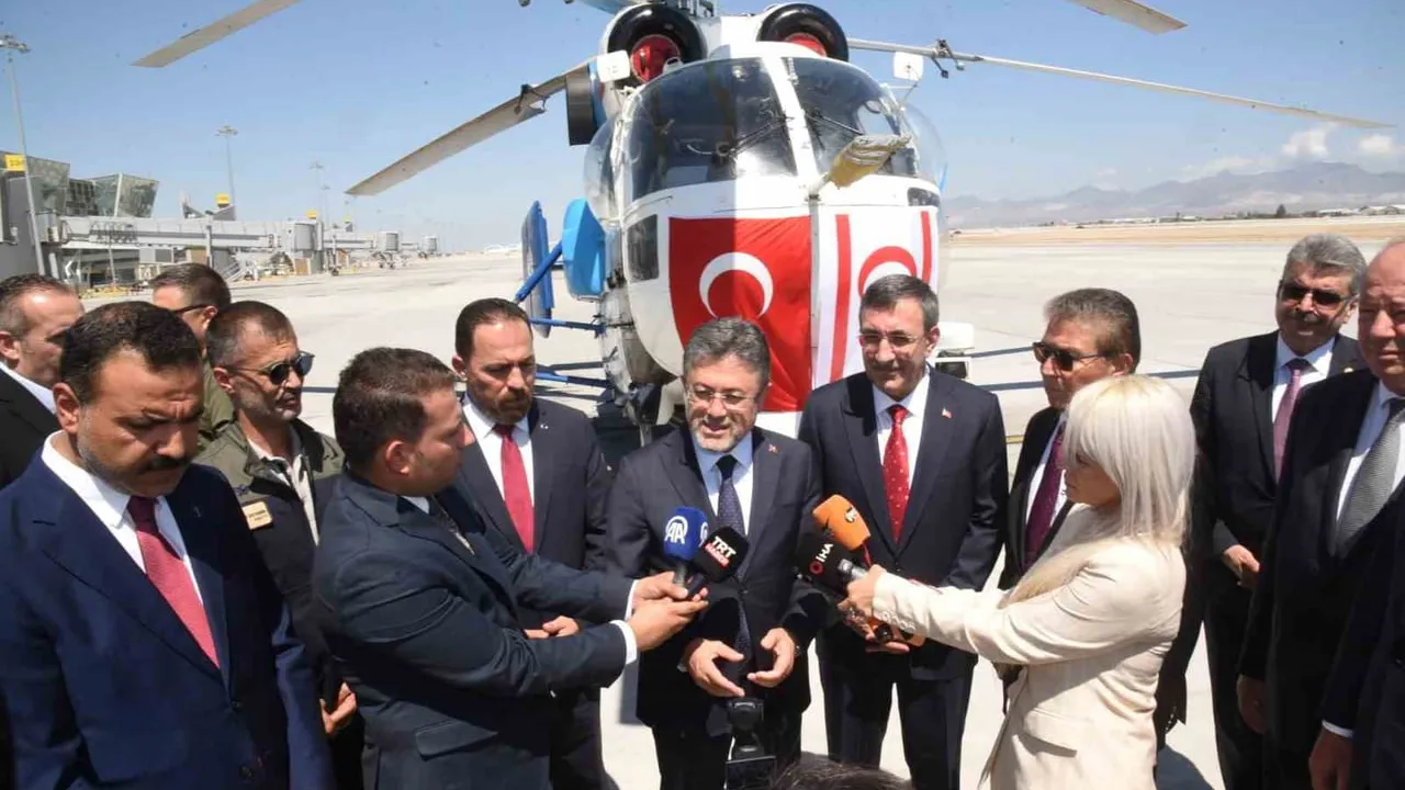 Türkiye'den KKTC'ye yangın söndürme helikopteri teslim edildi