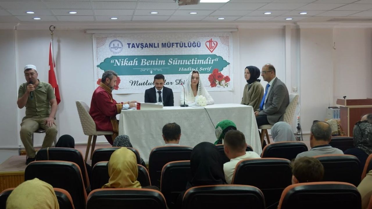 Türkiye Diyanet Vakfı'nın 'İki İnsan Bir Hayat' desteği Tavşanlı'da çiftin yuvasını kurdu