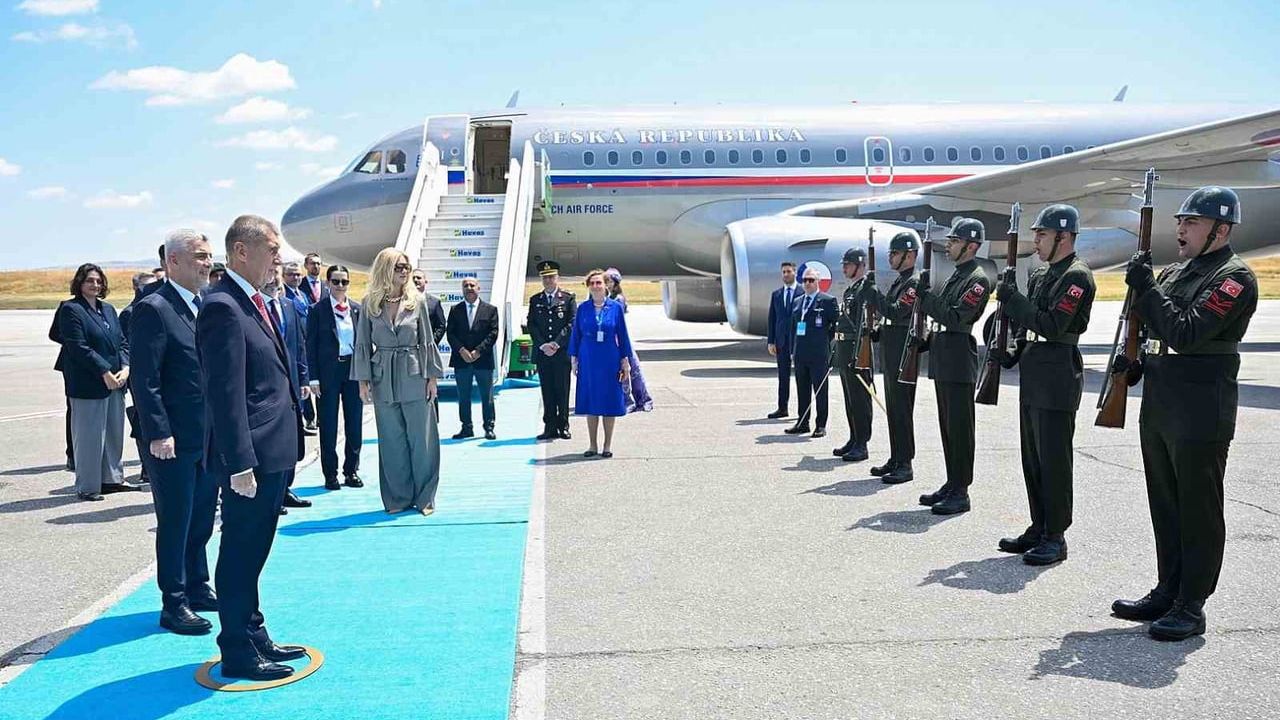 Türkiye ile Çekya arasındaki iş birliğimizi daha da ileri taşımaya yönelik kararlılık