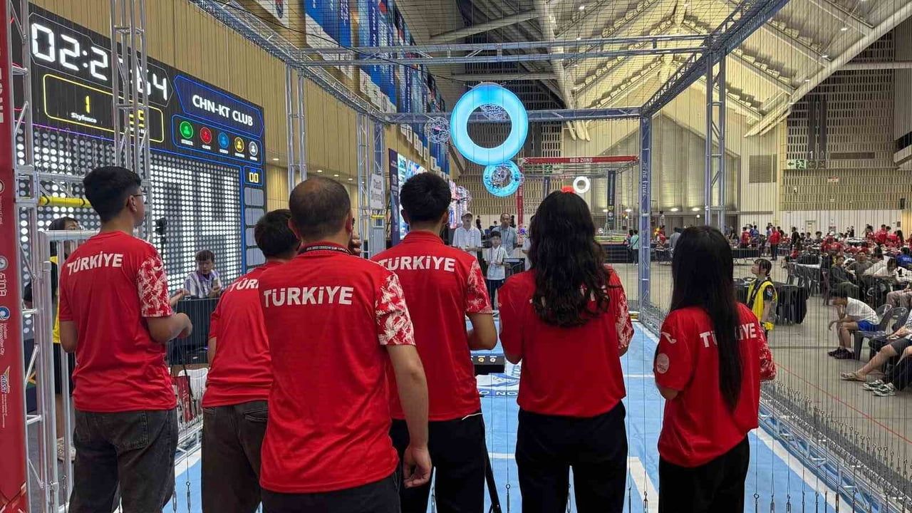 Türkiye’nin ilk yazılım lisesi dünya sahnesinde drone soccer ile yer aldı