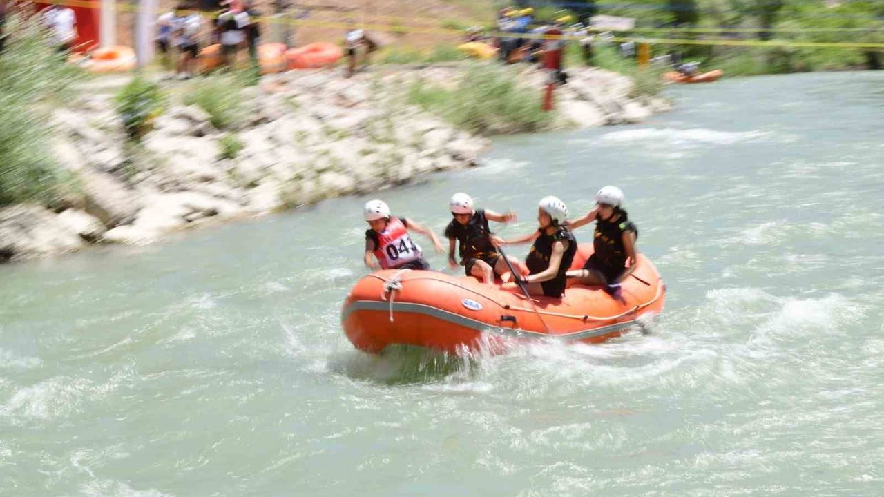 Türkiye rafting şampiyonası 3. ayak yarışları Van’da başladı