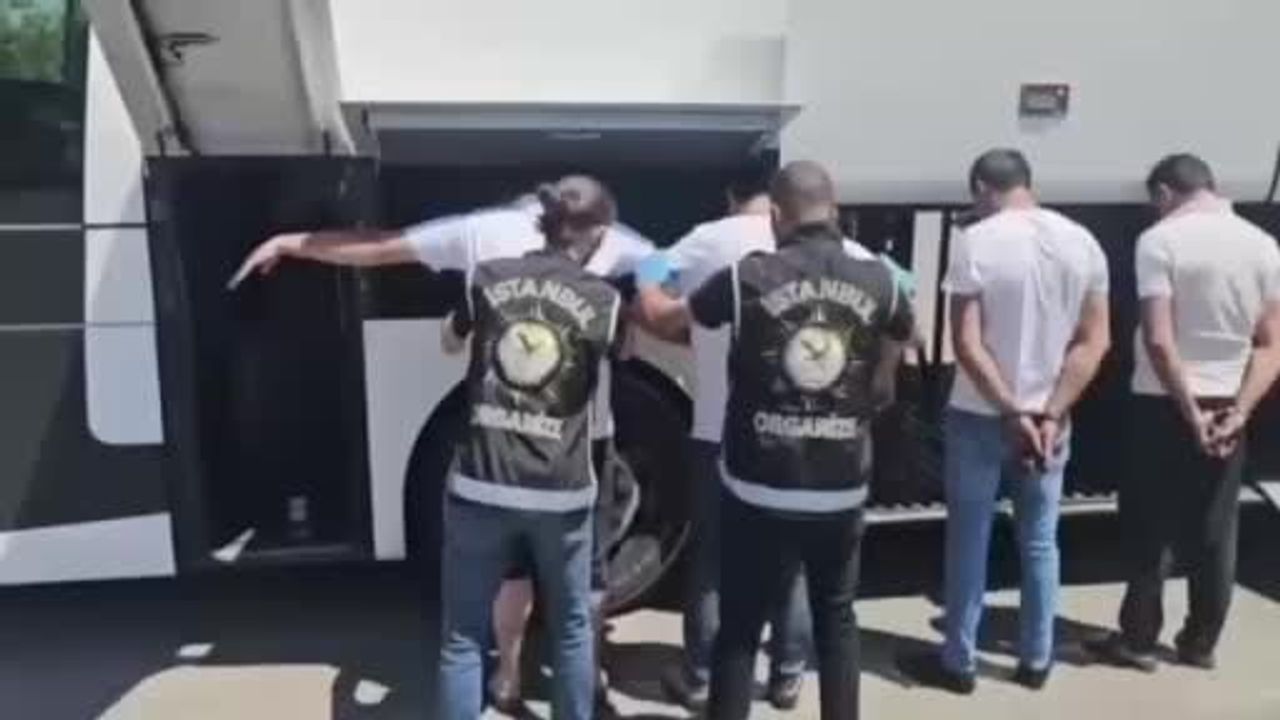 Tuzla'da durdurulan otobüste 120 ruhsatsız silah ele geçirildi