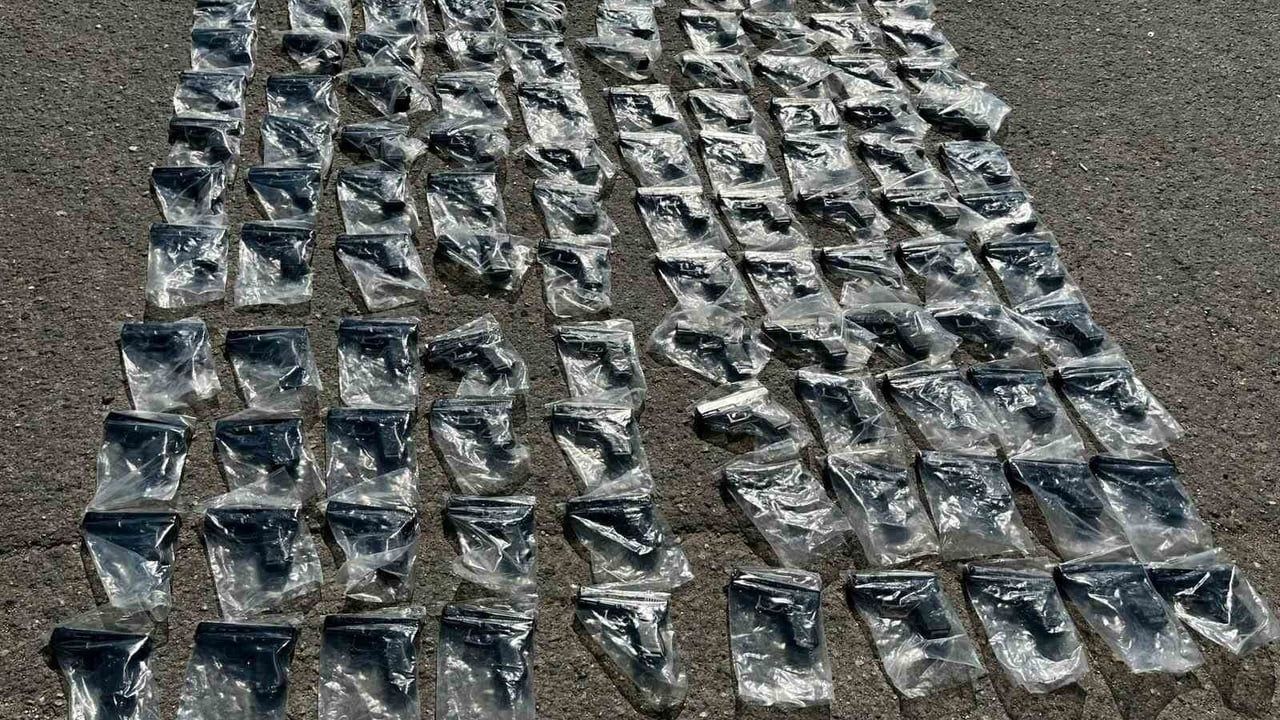 Tuzla'da yolcu otobüsünde 120 ruhsatsız silah ele geçirildi