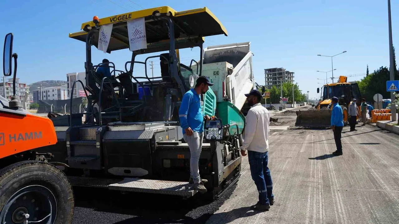 Üçüncü çevre yolunda kuzey şeridinde asfalt çalışması sürüyor