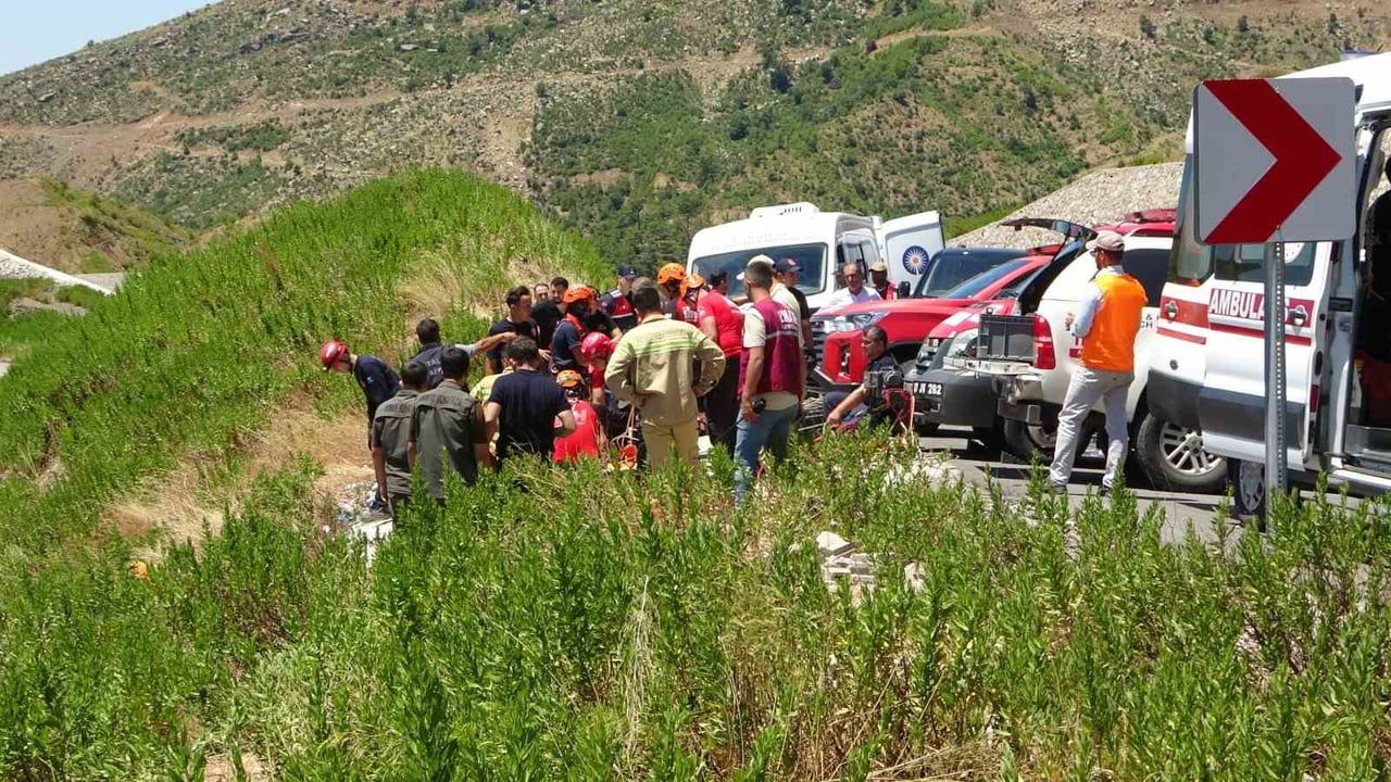 Uçuruma yuvarlanan minibüste hayatını kaybeden beş kişinin kimlikleri açıklandı