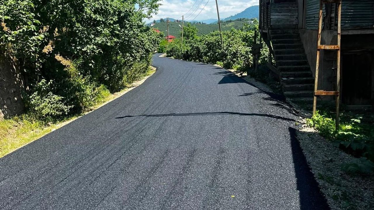 Ulubey'de sıcak asfalt ve beton yol çalışmaları devam ediyor