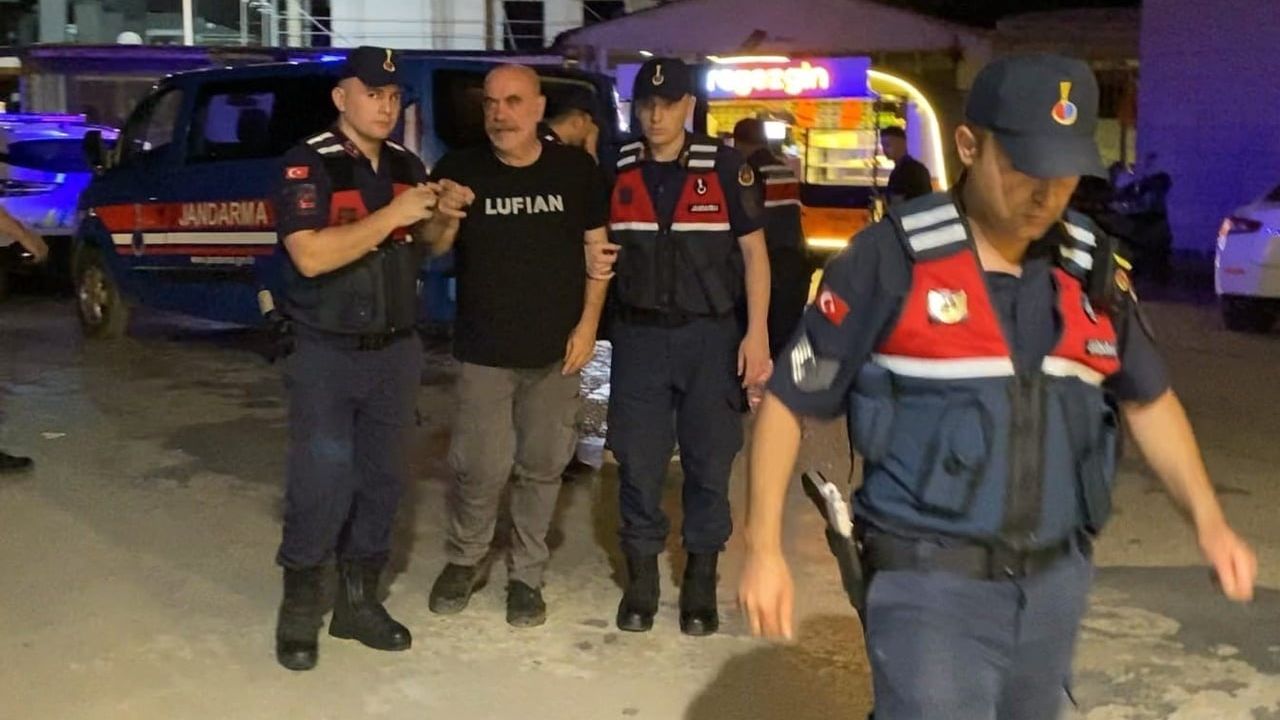 Ünlü yönetmen Ezel Akay adli kontrolle serbest kaldı: mahkeme her şeyi öğreneceksiniz