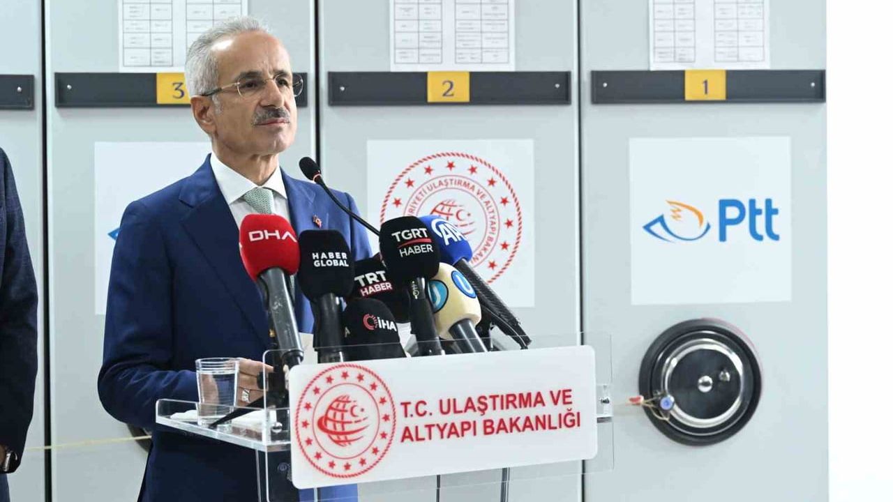 Uraloğlu: 2026 NATO Zirvesi anma pulu ve ilkgün zarfı tedavüle sunuldu