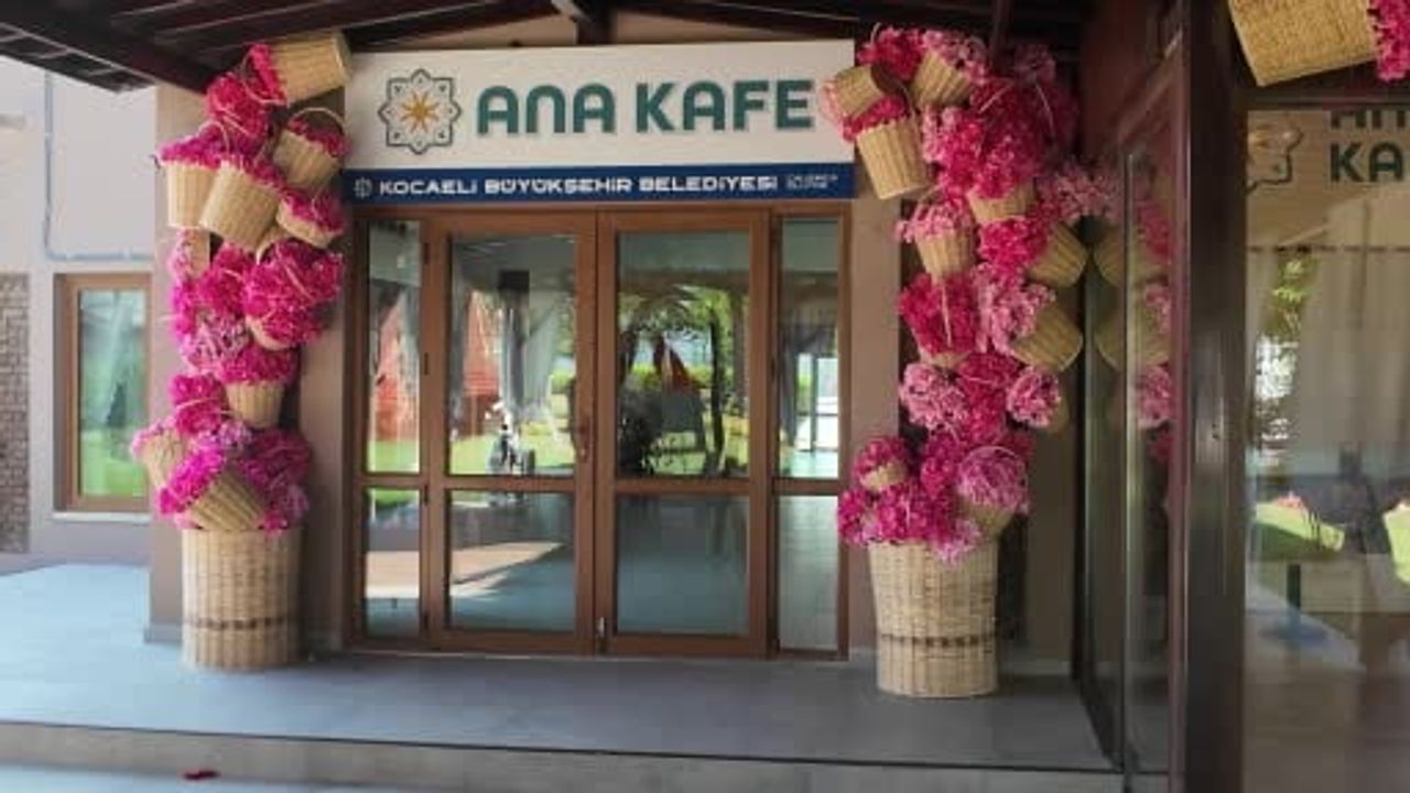 Üreten kadınların yeni adresi 'Ana Kafe'de ilk atölye heyecanı