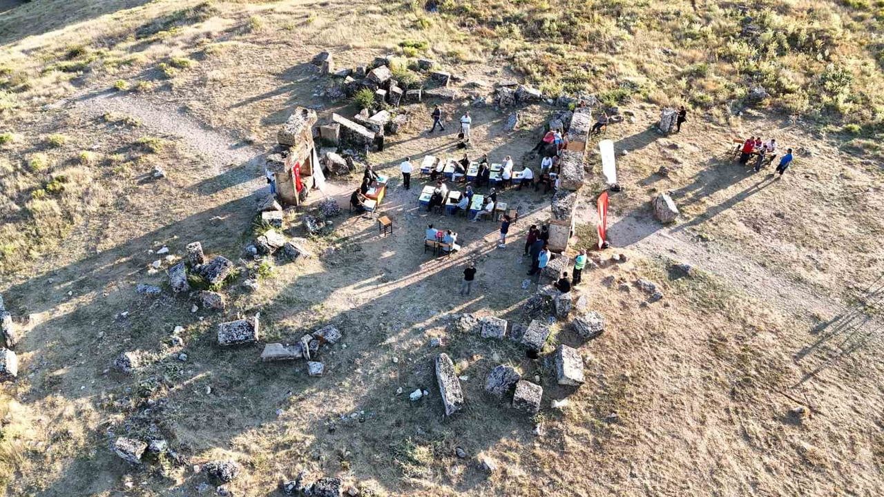Uşak İl Genel Meclisi ilk kez Blaundos Antik Kenti'nde toplandı