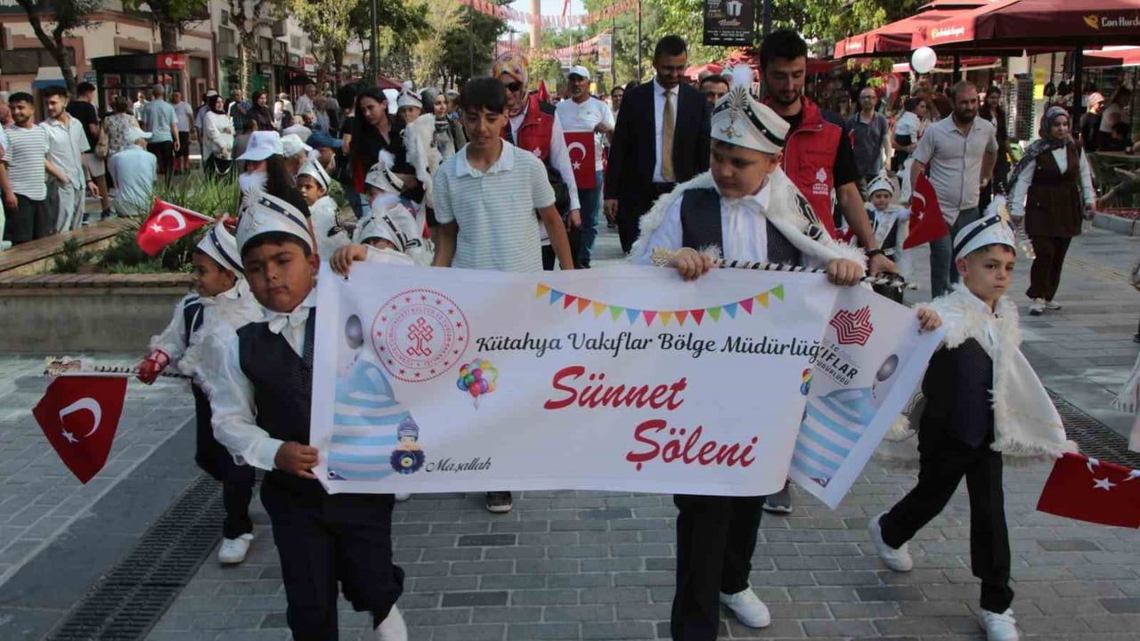 Uşak'ta 25 çocuk için toplu sünnet şöleni düzenlendi
